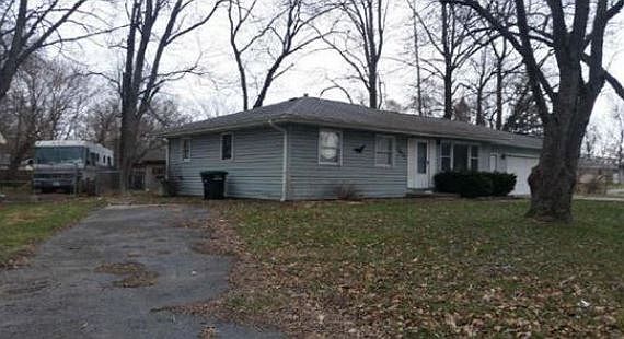 2nd image of 5822 Newport Ave