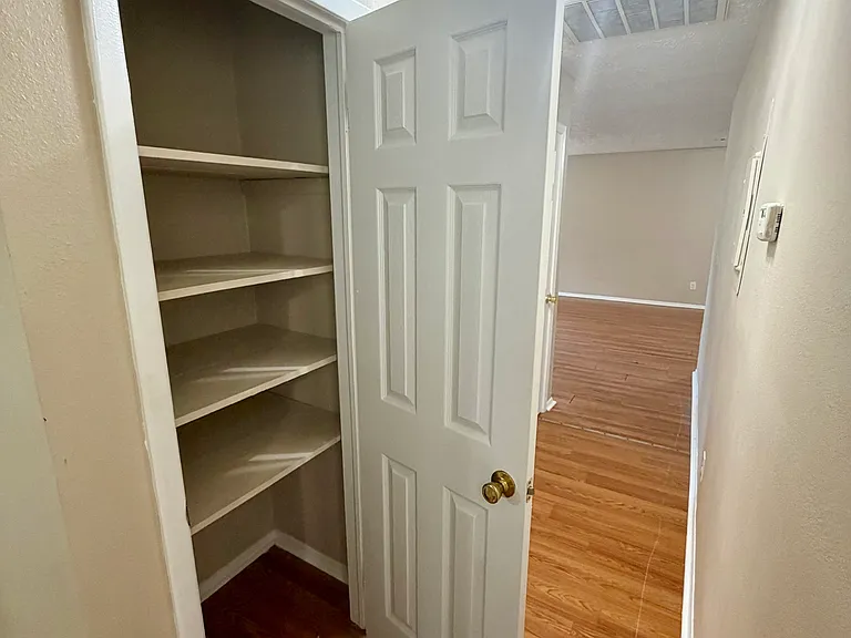 814 Crestwood Ter — Photo 15