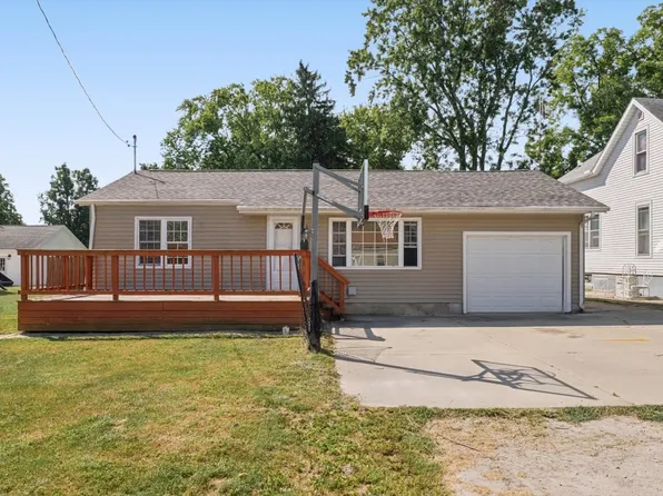 605 E Daggy St, Tuscola, IL 61953