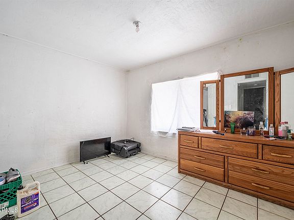 4th image of 2910 W Holly St