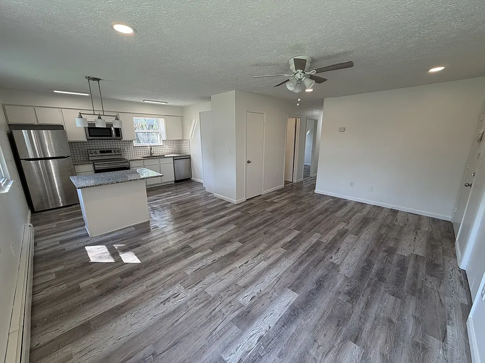 7426 West Blvd #4