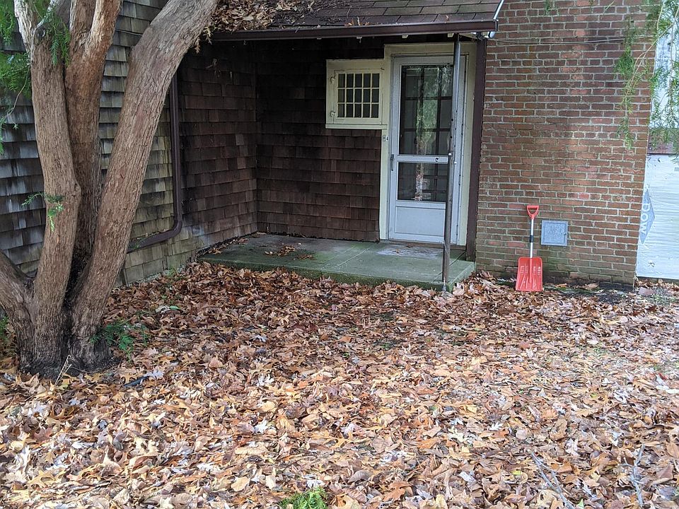 2nd image of 2 Breeze Hill Rd APT 4