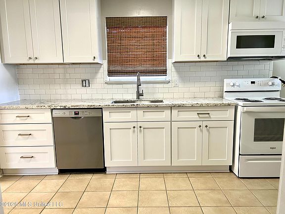 5th image of 211 Woodland Cir