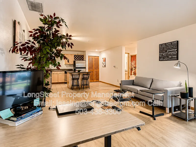1 bed, 1.0 bath, 684 sqft, $1,899 — Photo 3