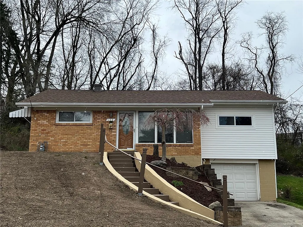 152 Queenston Dr photo 1