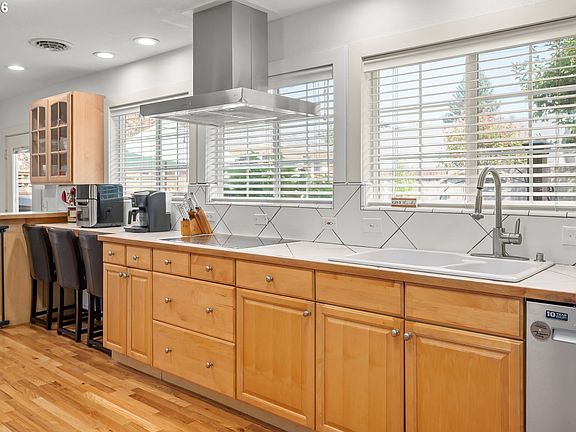 5th image of 2760 Elysium Ave