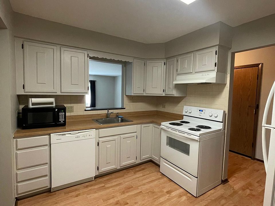 1st image of 1365 N Sterling Ave Unit 203