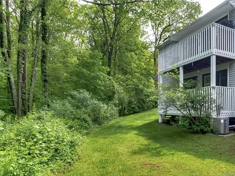 53 Brookwood Dr #B — Photo 3
