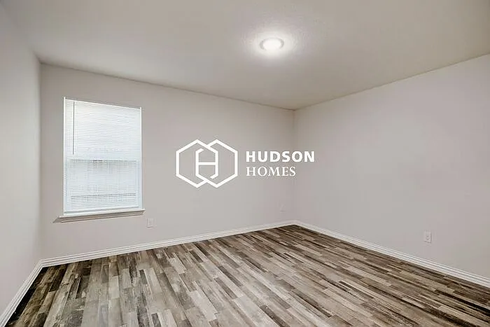 4525 Metropolitan Ave — Photo 8