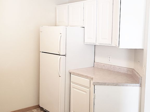 3rd image of 302 Prairie Heights Dr APT 112