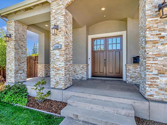 2nd image of 1808 Patio Dr