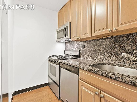 3rd image of 301 E 79th St APT 25R