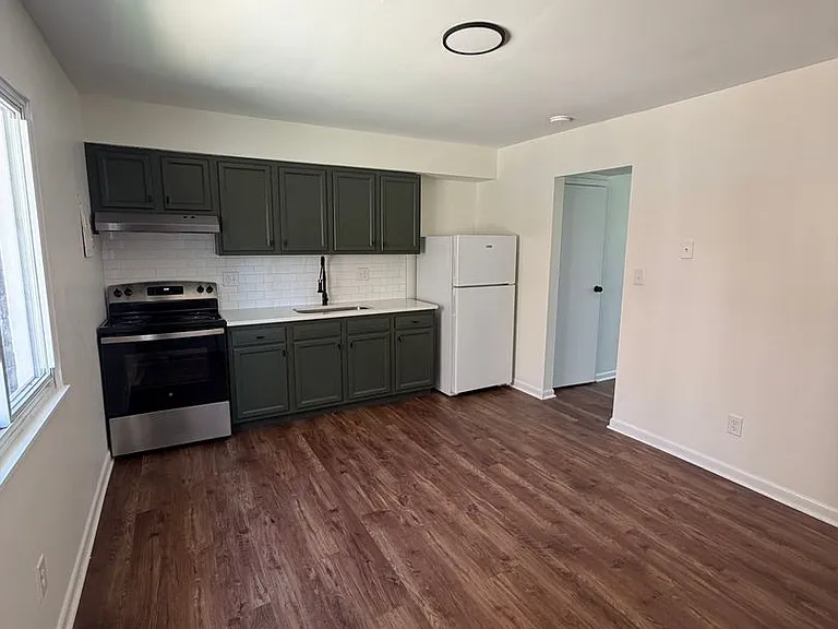 1524 Genessee Ave — Photo 5