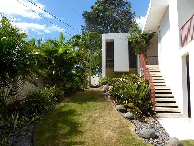 2nd image of 8 Calle B