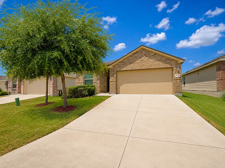 9723 Morgans Mls — Photo 3