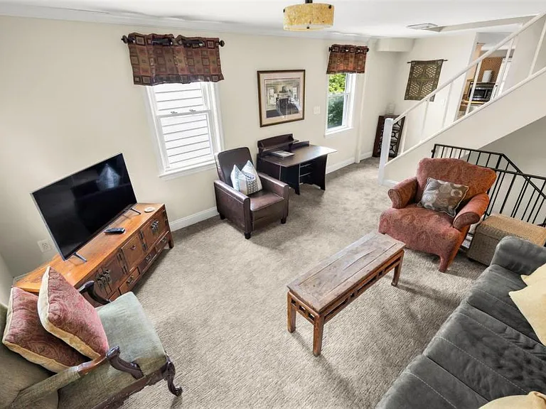 311 A St NE #2 — Photo 4