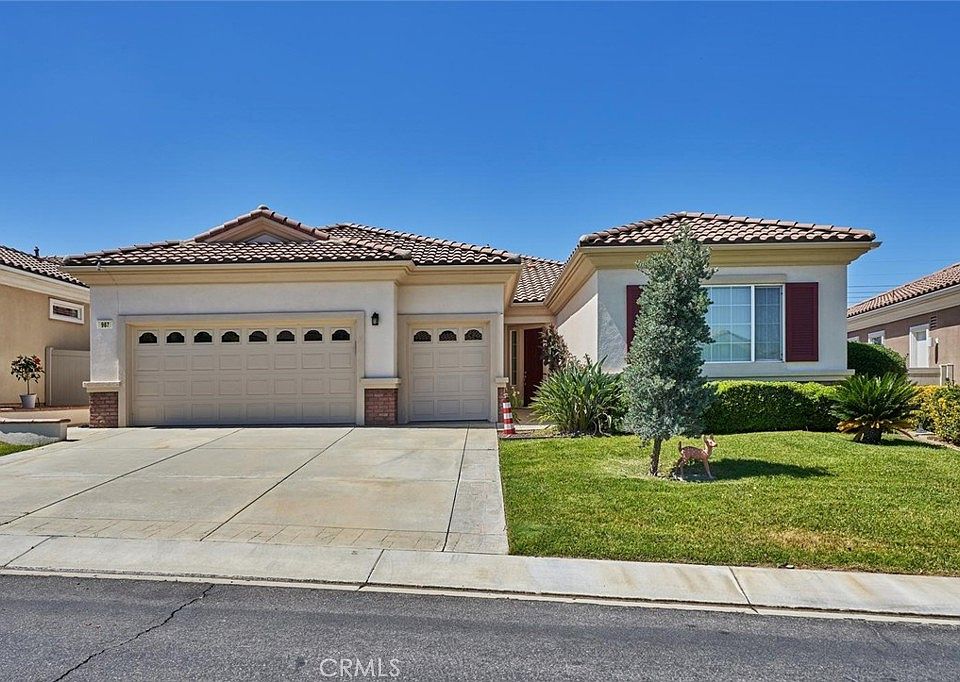 1st image of 987 Avenal Way