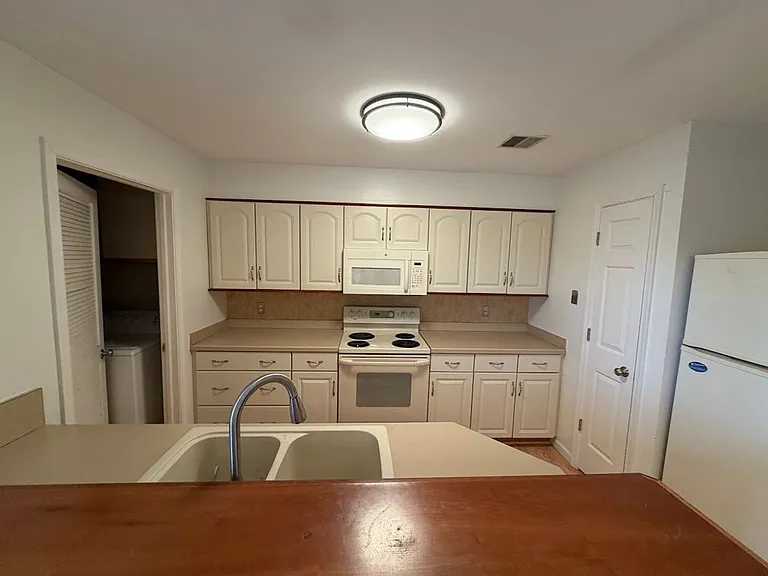 806 Christopher Dr — Photo 12