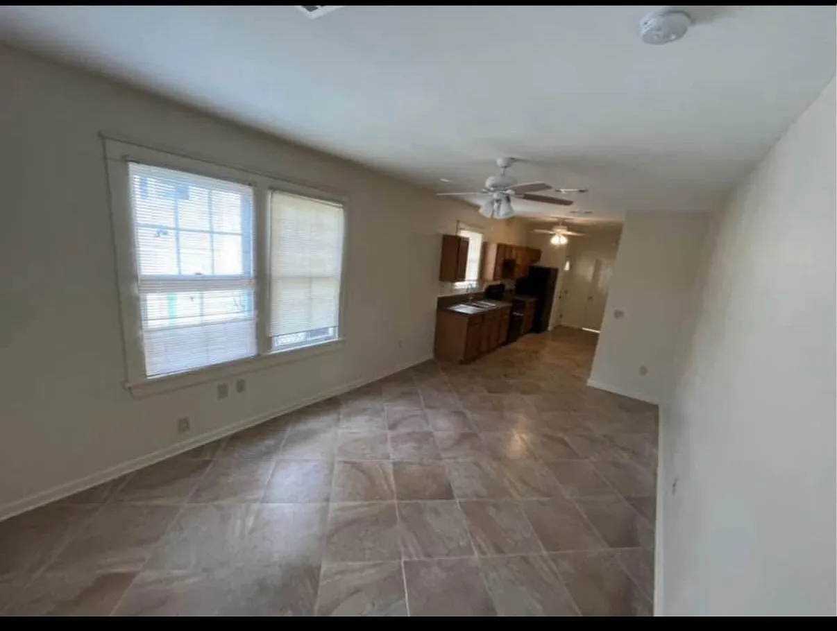 2 bed, 850 sqft, $1,500 — Photo 2