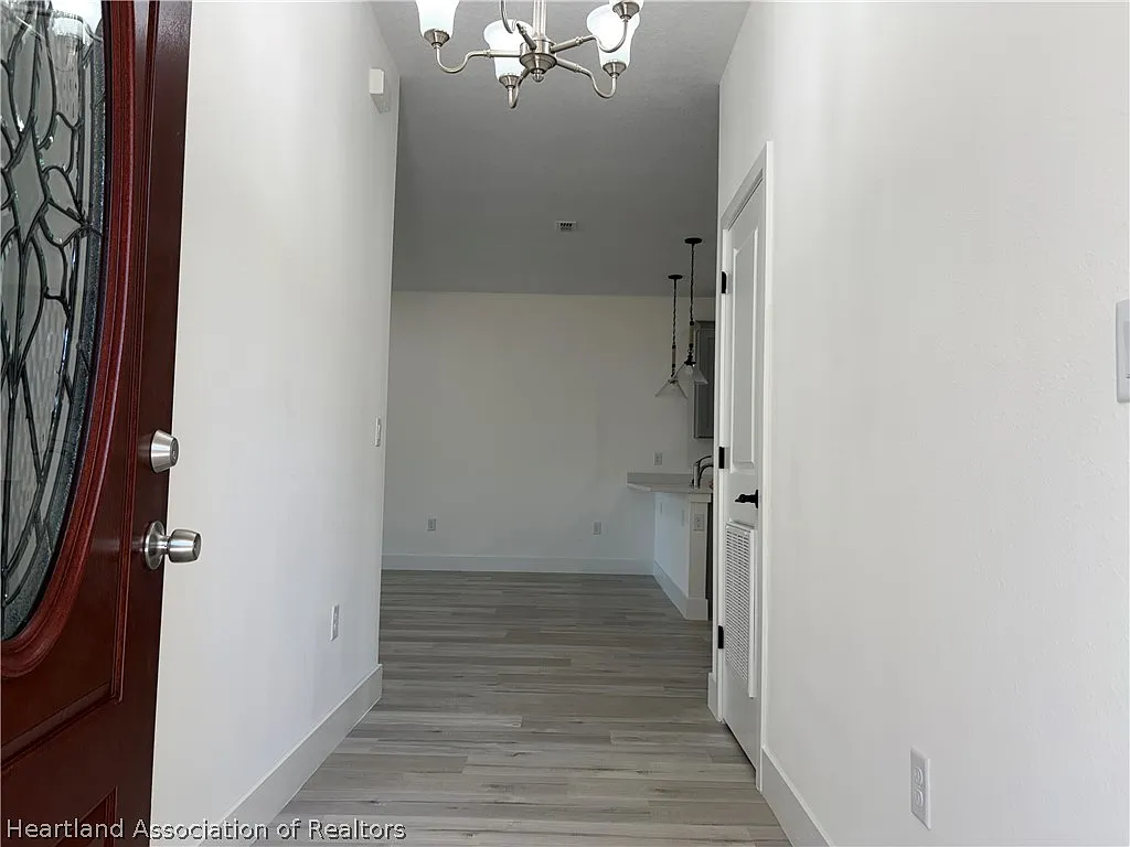 3 bed, 2.0 bath, 1640 sqft, $1,800 — Photo 2