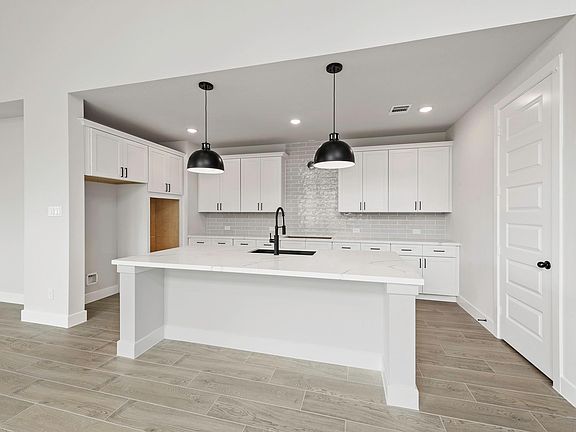 5th image of 15822 Swan Lake Ln