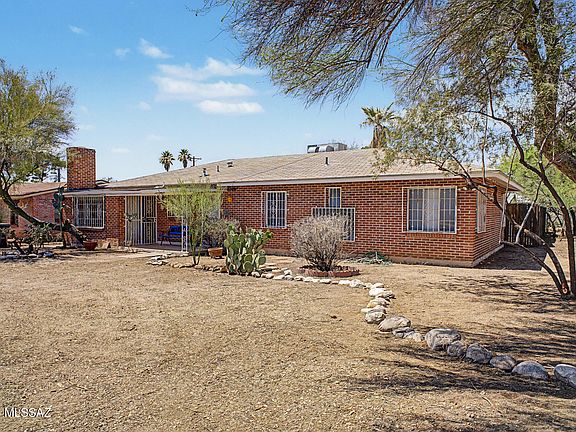 5th image of 4065 E Roberts Pl