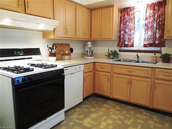 5th image of 19210 Davinwood Dr
