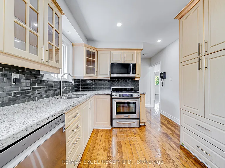 51 Tordale Cres — Photo 17