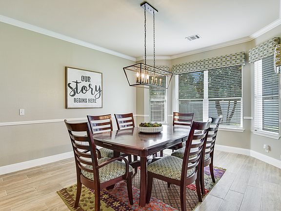 5th image of 3995 Lord Byron Cir