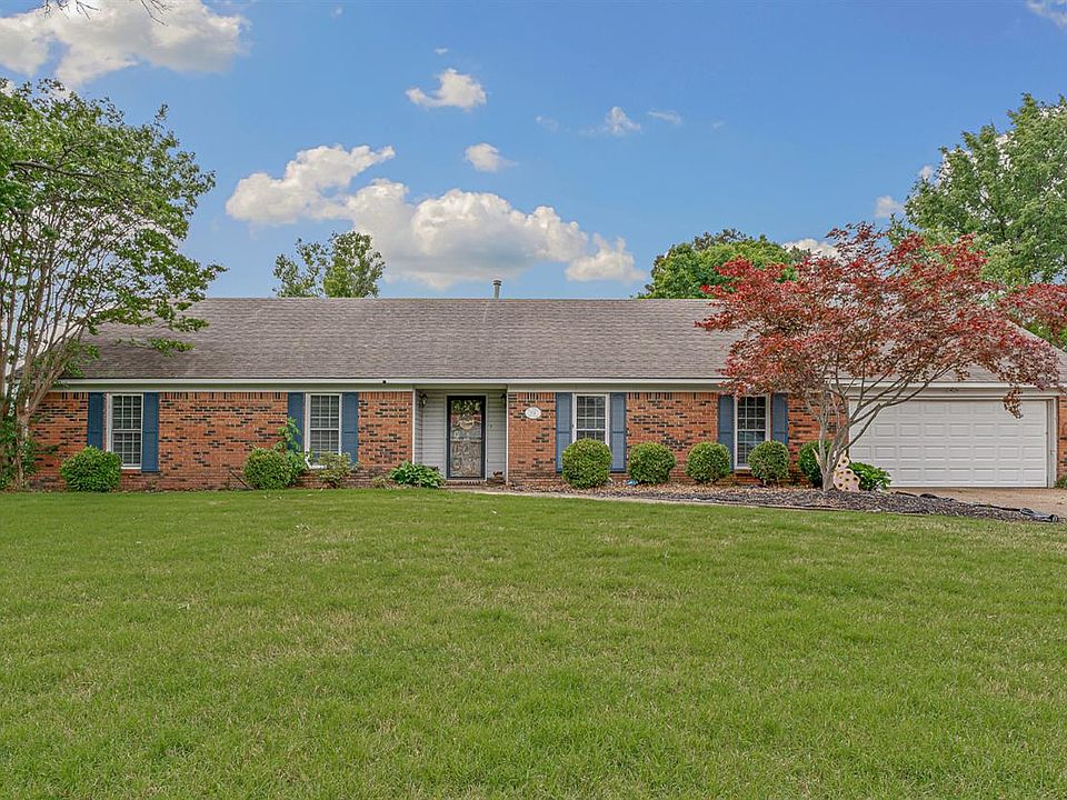 1st image of 713 Golf Links Dr