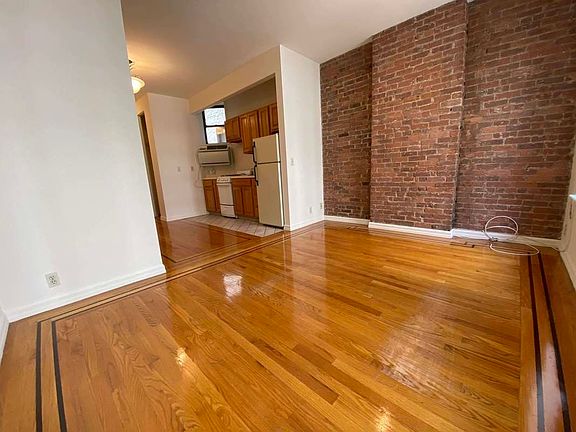 4th image of 328 E 34th St APT C2