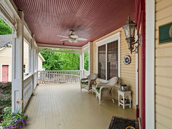 4th image of 645 W Lancashire Blvd