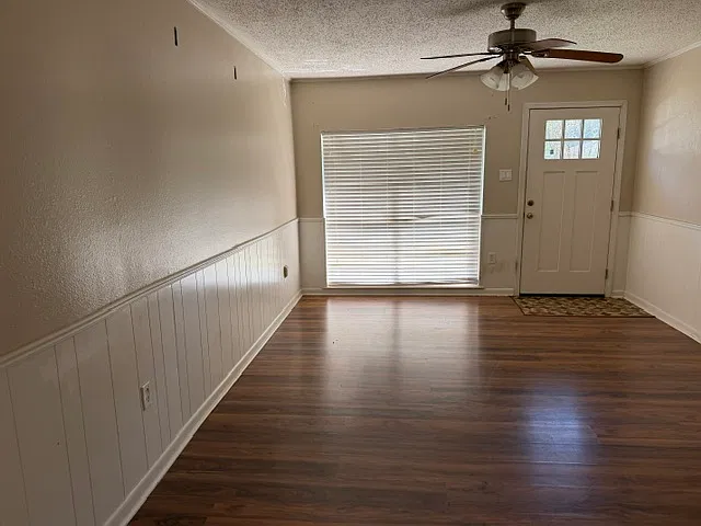 3 bed, 1.5 bath, 1049 sqft, $1,500 — Photo 3