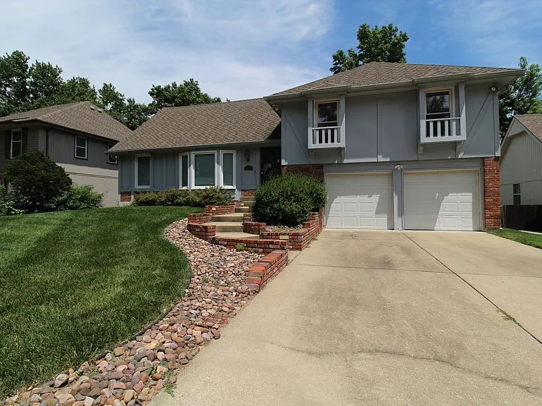 9913 Perry Dr — Photo 2
