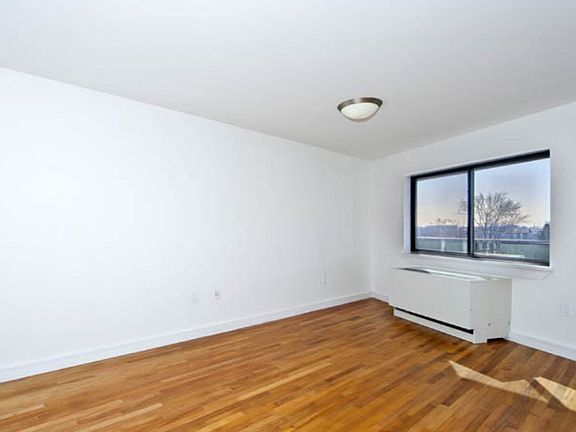 3rd image of 1610 De Kalb Ave #3C