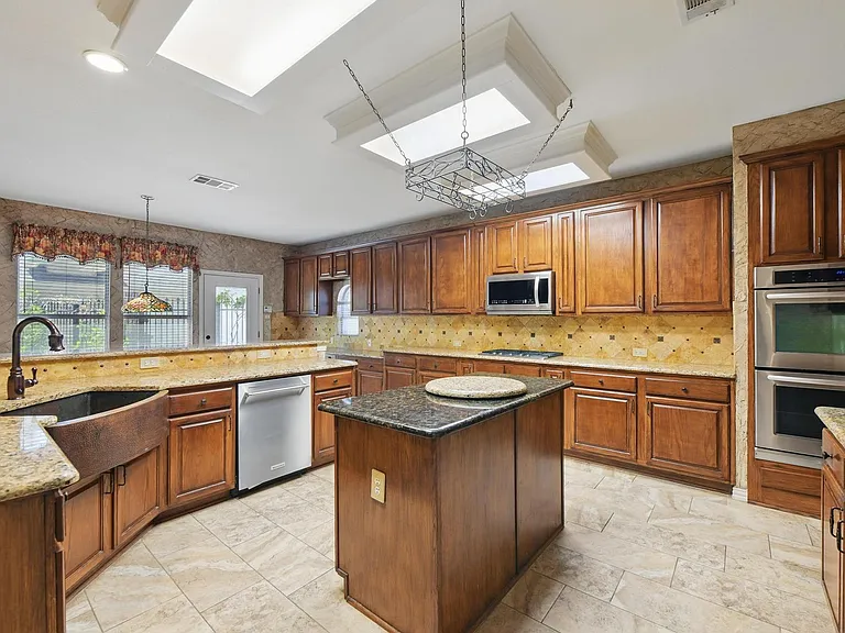 1805 Southwicke Dr — Photo 13