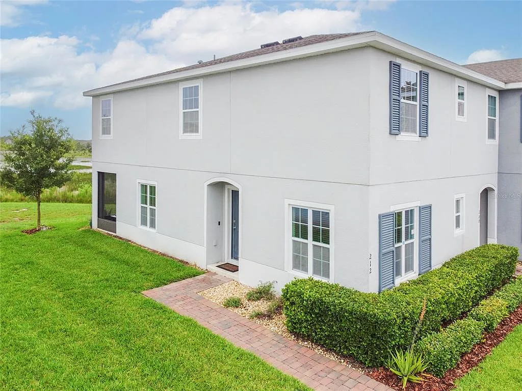 3 bed, 2.5 bath, 1646 sqft, $2,100 — Photo 2