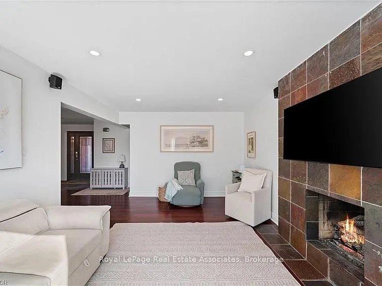 1550 Woodeden Dr #UPPER — Photo 6