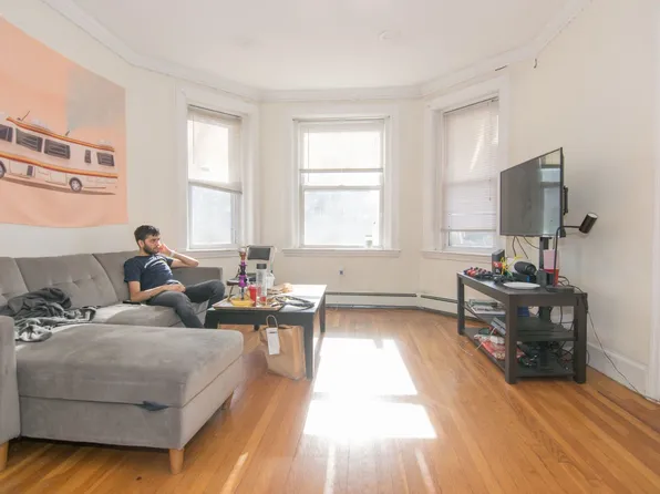 61 Thatcher St APT 2, Brookline, MA 02446