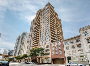200 N Jefferson St APT 909, Chicago, IL 60661