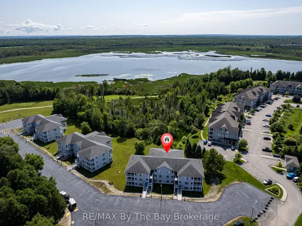30 Mulligan Ln #8, Wasaga Beach, ON L9Z 1C4
