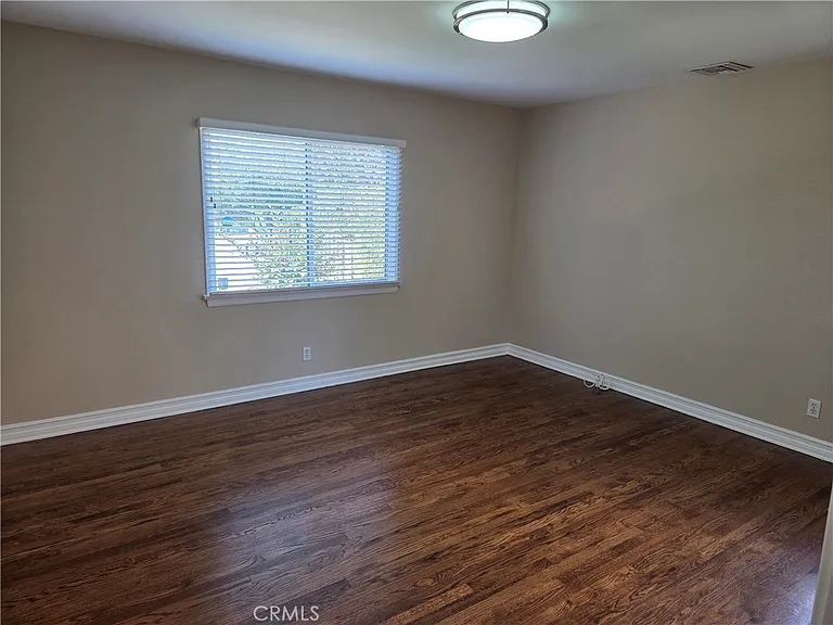 15219 Wyandotte St — Photo 16