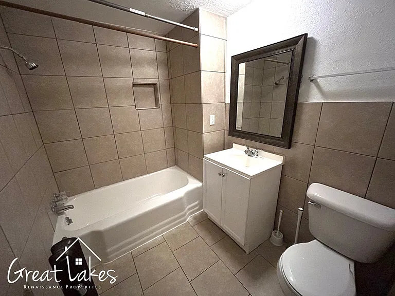 645 Gladstone St — Photo 13