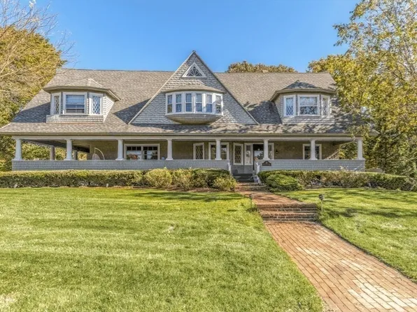 6 Chanticleer Dr, Beverly, MA 01915