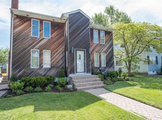 95 Lee Ave, Hicksville, NY 11801