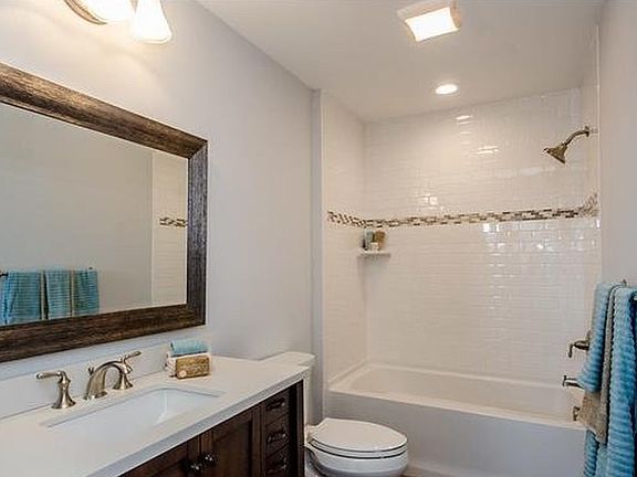 2nd image of 777 N Main St APT 1