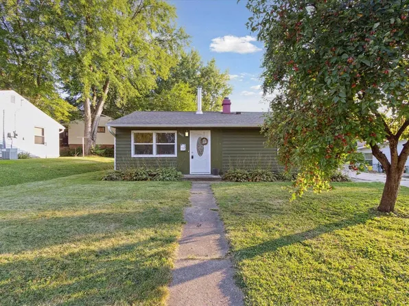 1417 Winter Dr, Freeport, IL 61032