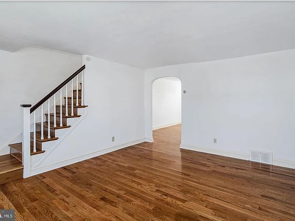 3rd image of 630 Cedar Ave