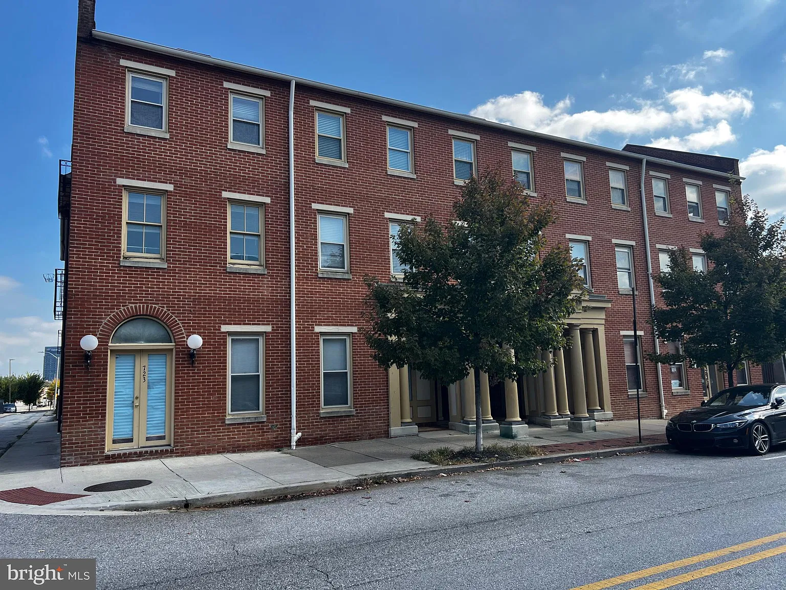 1 bed, 1.0 bath, 697 sqft, $2,200 — Photo 2