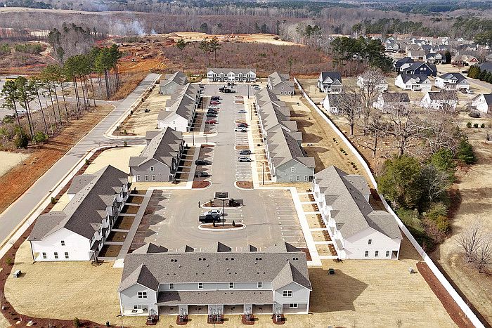 1st image of 1010 Peony Ln